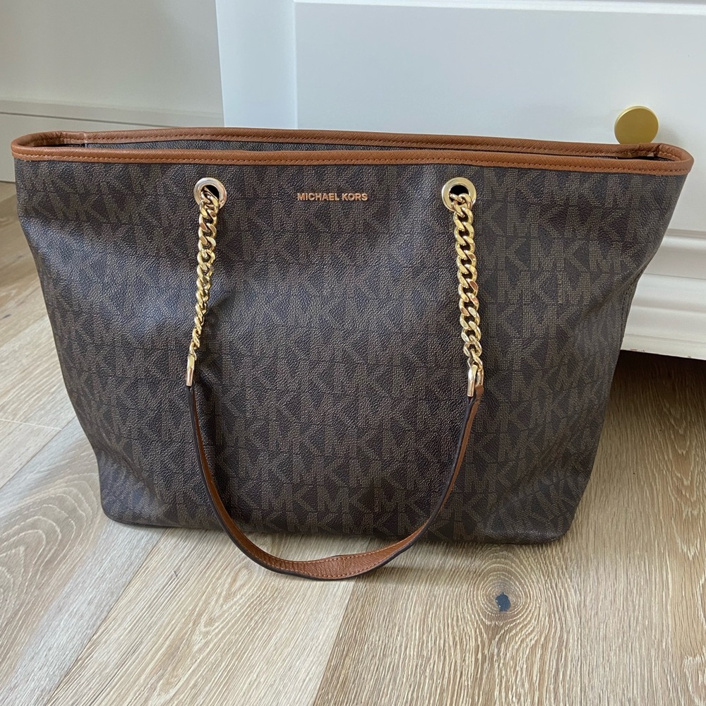 Michael Kors Jet Set Tote With Chain Straps